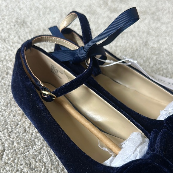 Janie and Jack Elegant Navy Velvet Girl’s Shoes with Bow - Picture 4 of 8